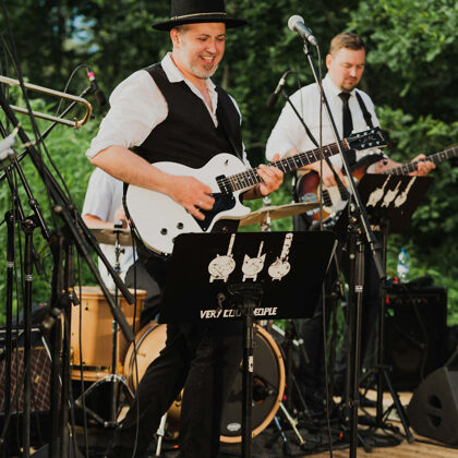 Dārza svētki 6. jūlijā 22' ar Very Cool People un Aiju Andrejevu